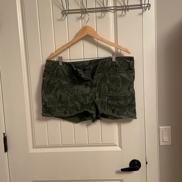 Leave print shorts - Picture 4 of 4